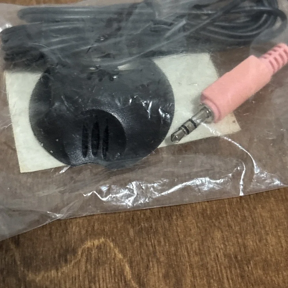 Labtec Model‎ 7303 Wired Microphone 3.5mm Plug New In Plastic Bag